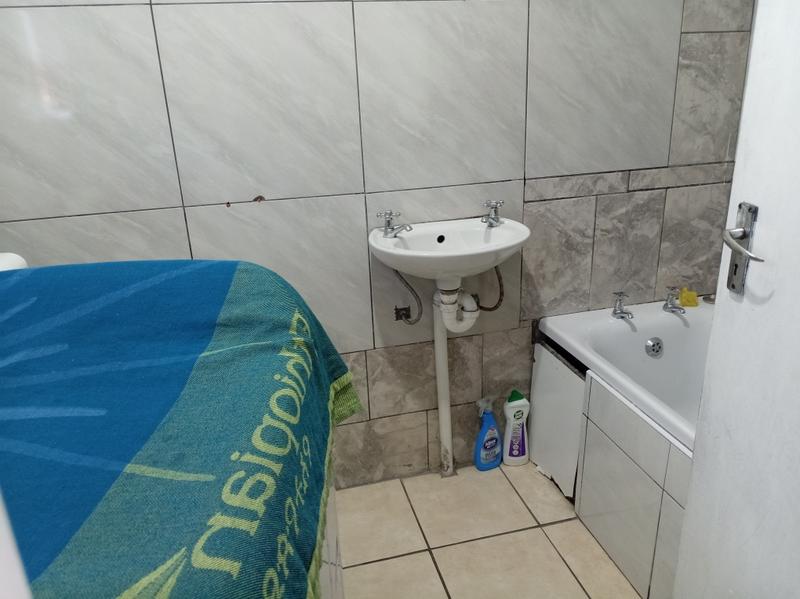 2 Bedroom Property for Sale in Pelikan Park Western Cape